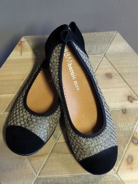 bernie mev. Black and Gold Tweed Ballet Flats